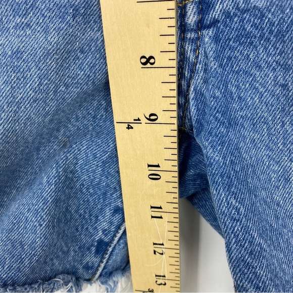 Levi's® Premium 501® Mid Thigh Women’s Shorts 25 Medium Wash - Picture 6 of 7